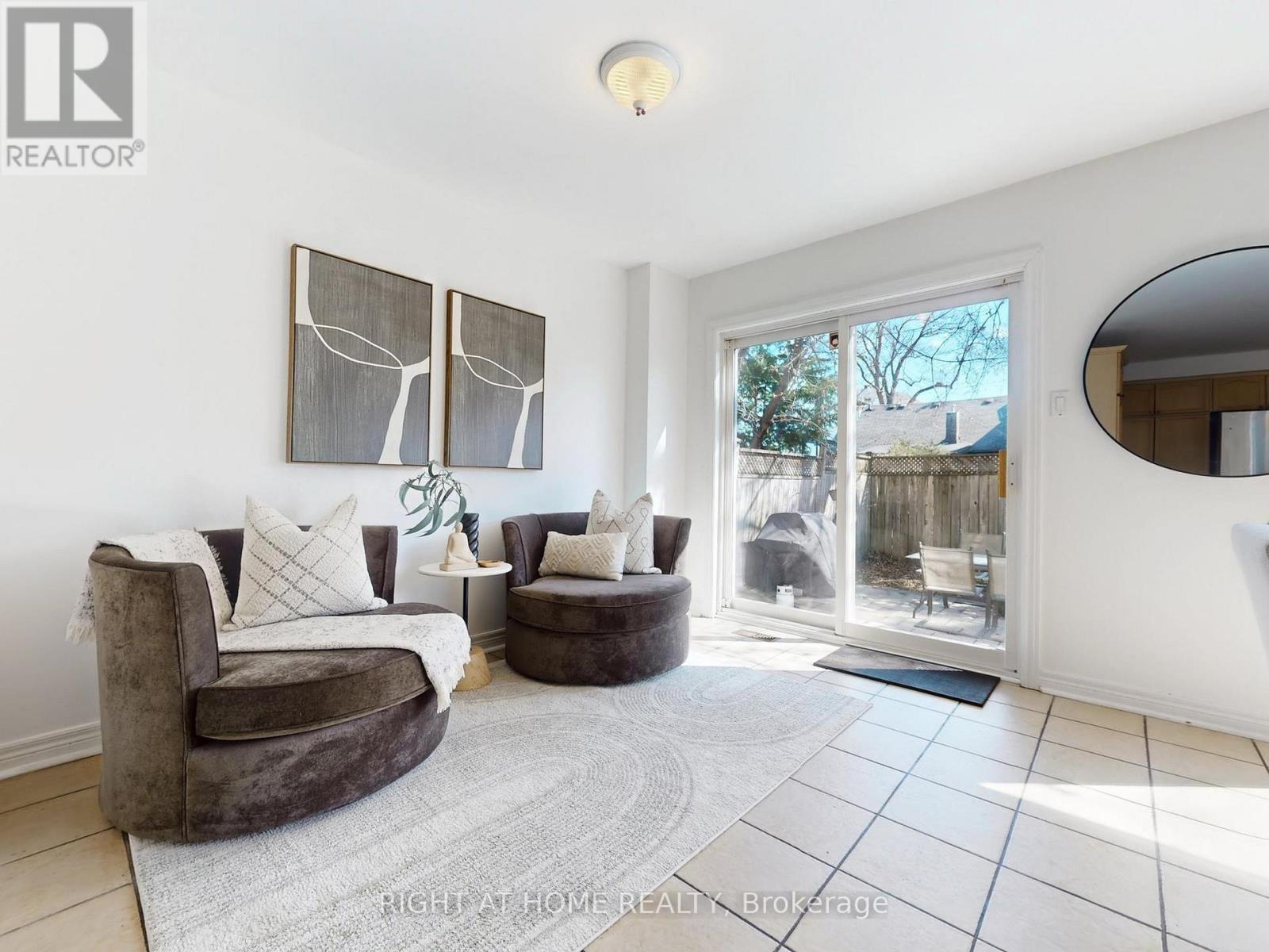 1021 Craven Road, Toronto, Ontario  M4J 4V7 - Photo 12 - E13025460