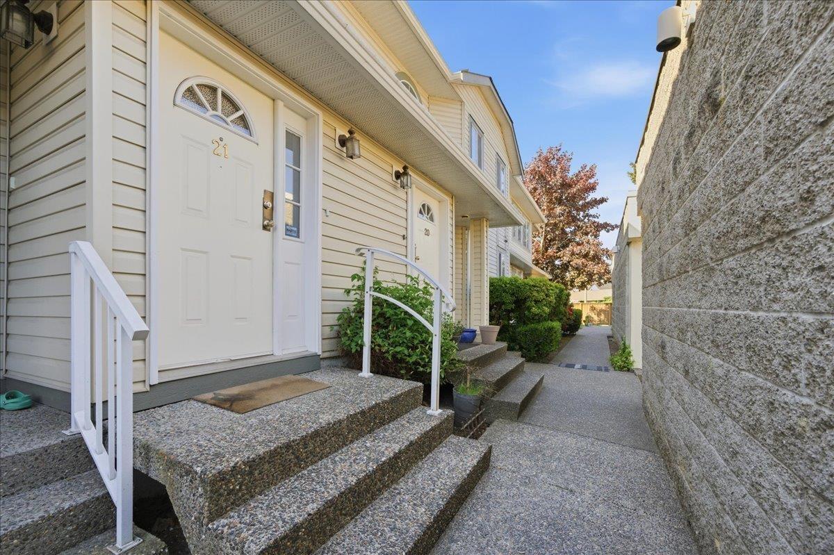 21 5750 174th Street, Surrey, British Columbia  V3S 7K3 - Photo 3 - R3123590