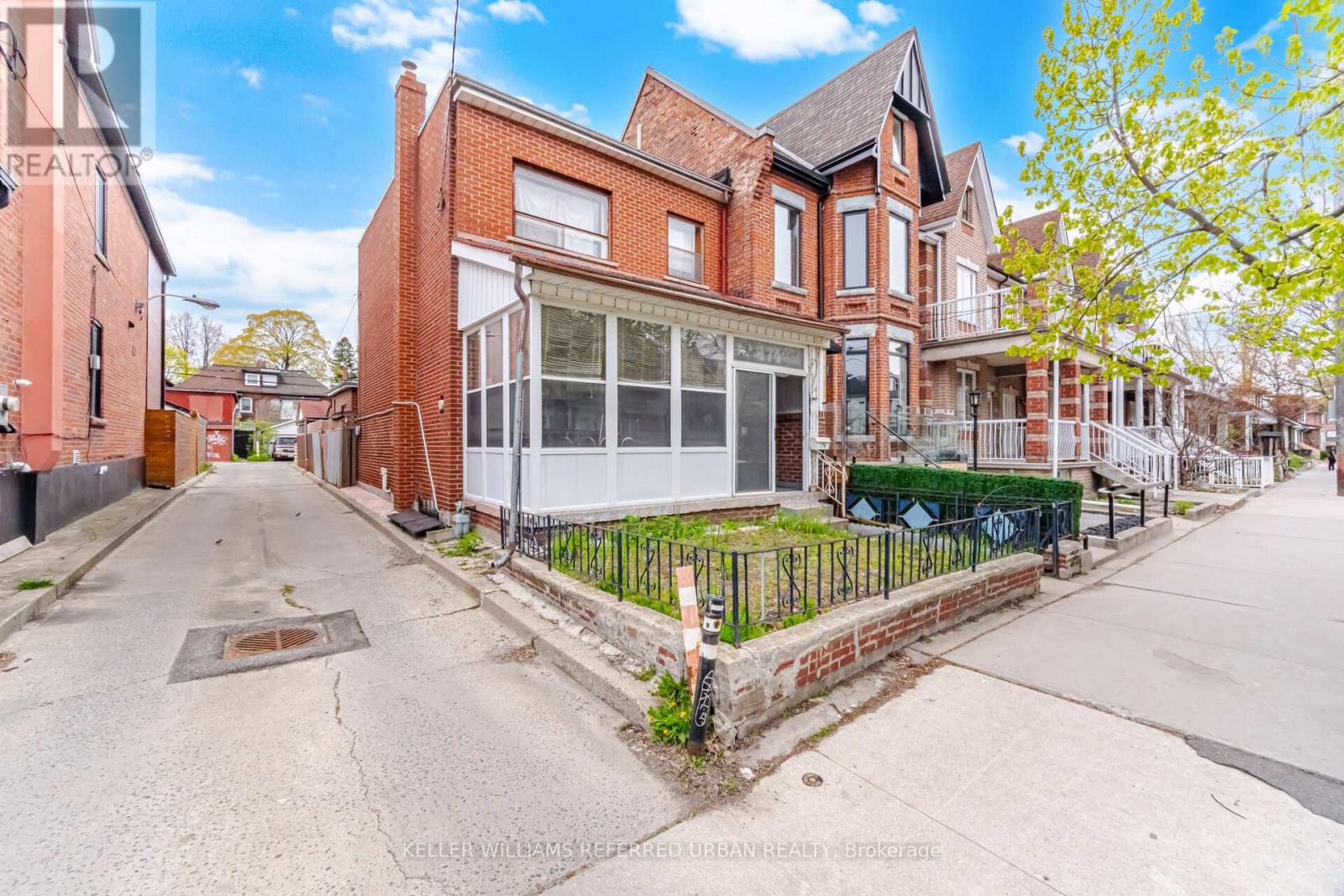 174 Lansdowne Avenue, Toronto, Ontario  M6K 2V9 - Photo 2 - W13126258