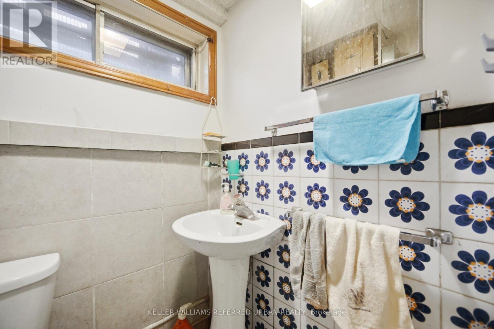 174 Lansdowne Avenue, Toronto, Ontario  M6K 2V9 - Photo 35 - W13126258