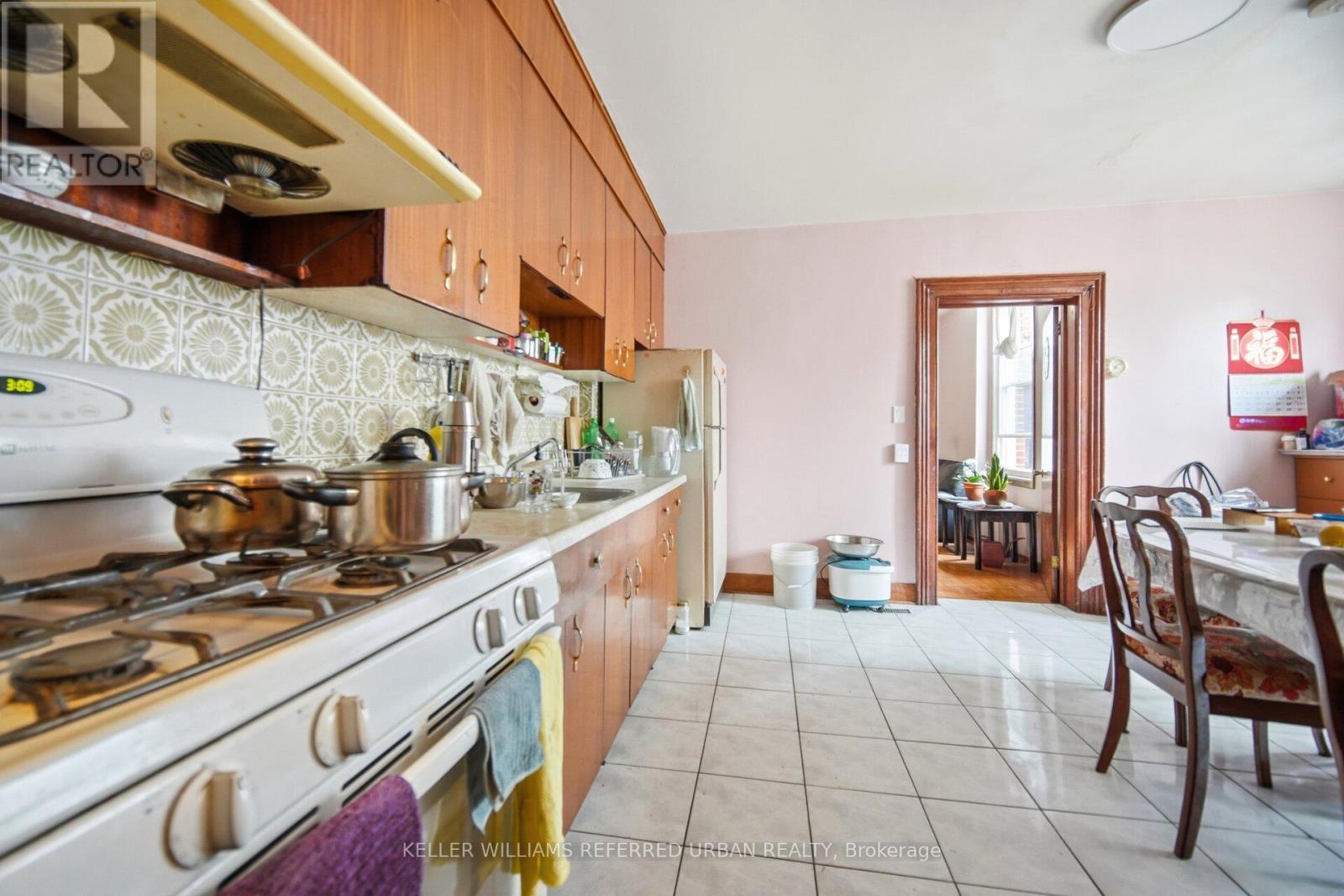 174 Lansdowne Avenue, Toronto, Ontario  M6K 2V9 - Photo 7 - W13126258