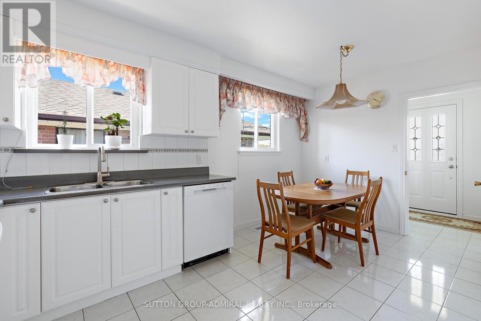 230 Derrydown Drive, Toronto, Ontario  M3J 1S1 - Photo 17 - W13126360
