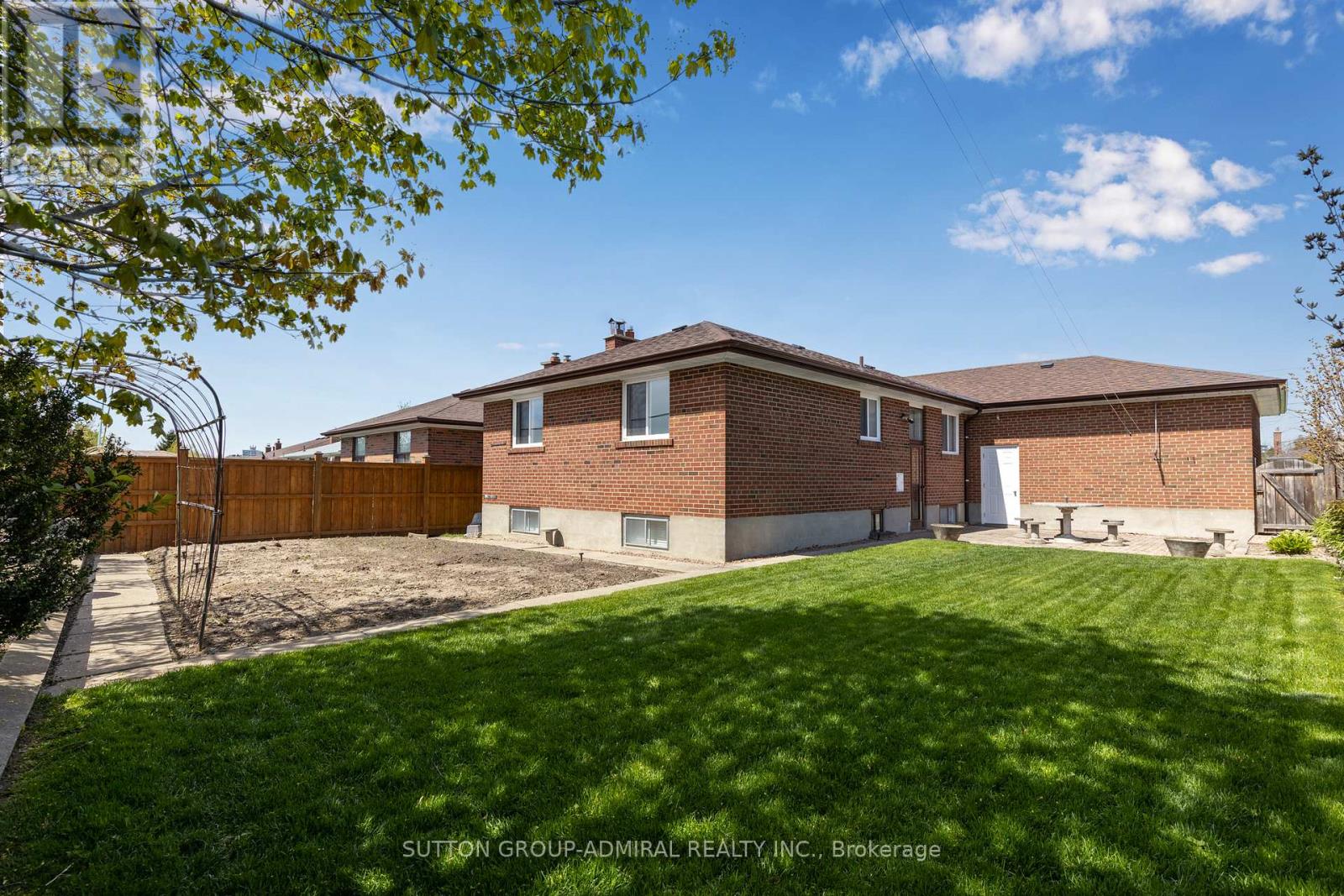 230 Derrydown Drive, Toronto, Ontario  M3J 1S1 - Photo 39 - W13126360