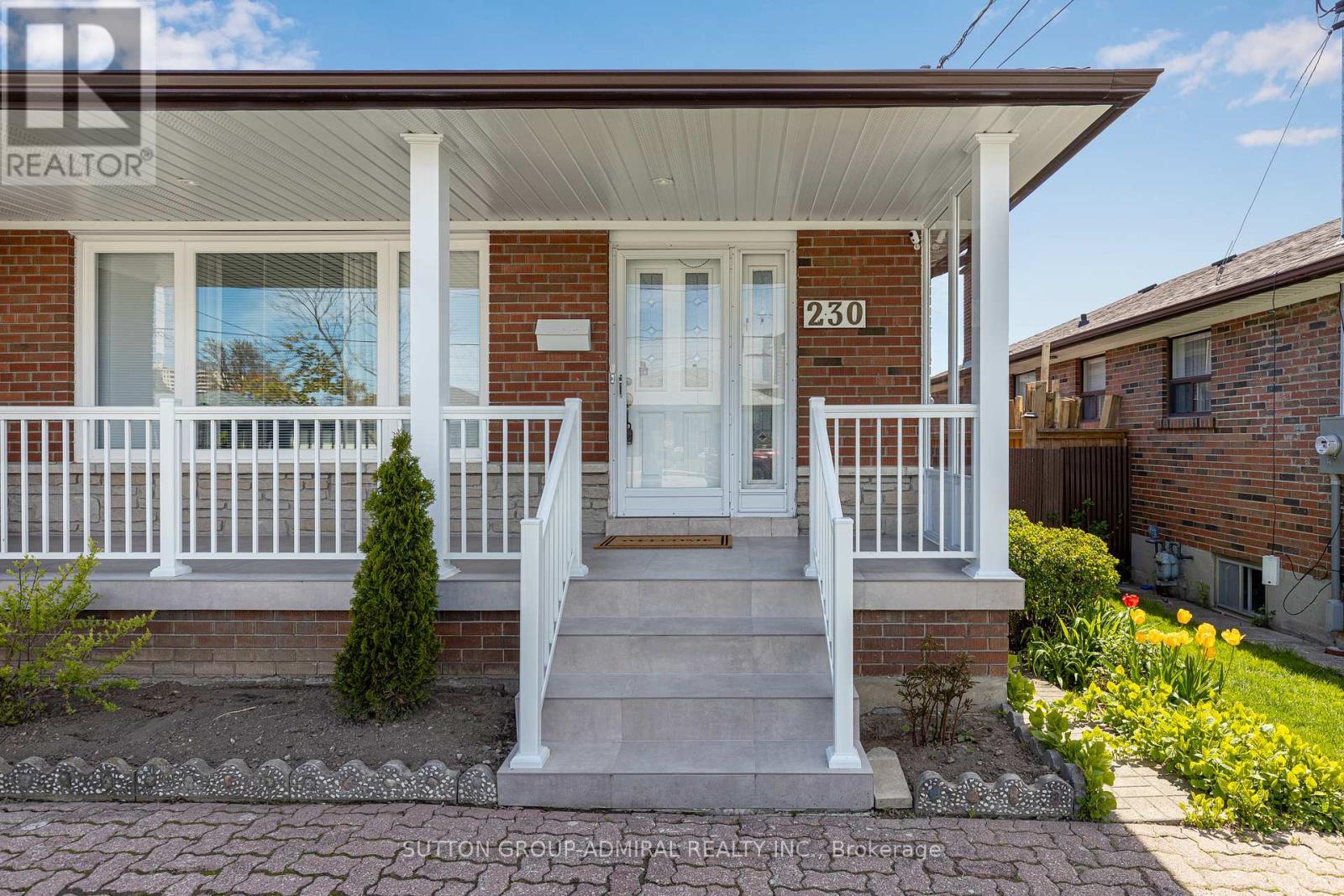 230 Derrydown Drive, Toronto, Ontario  M3J 1S1 - Photo 4 - W13126360
