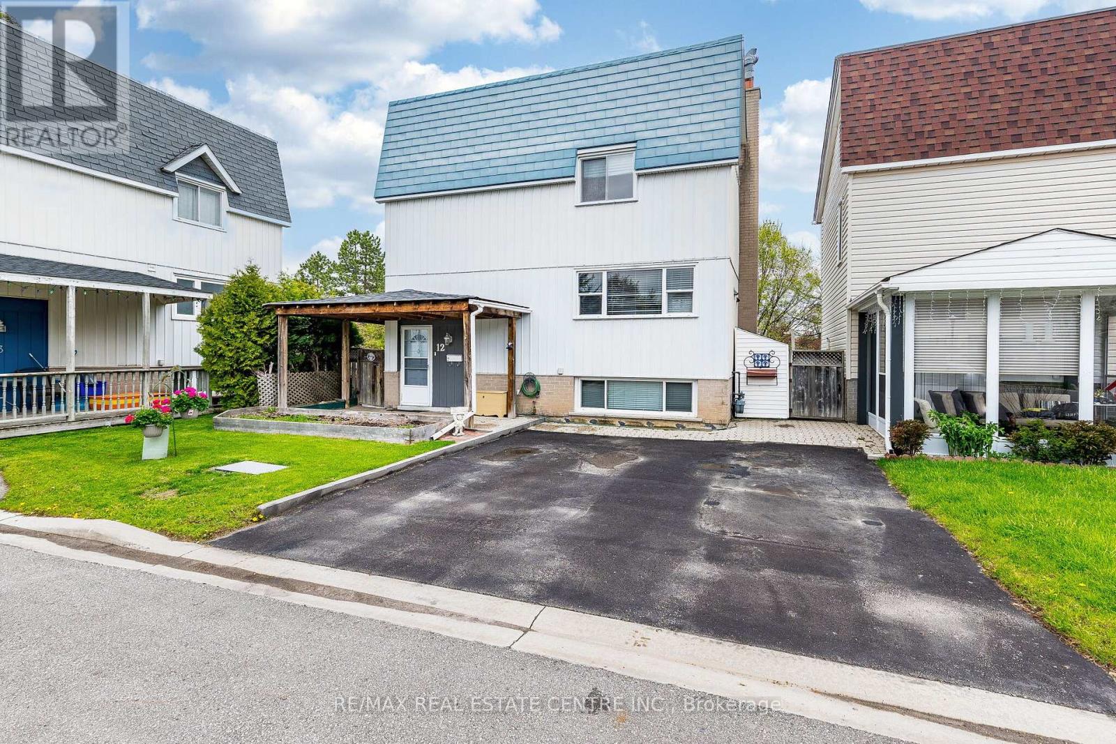 12 HOMER SQUARE, Brampton, Ontario