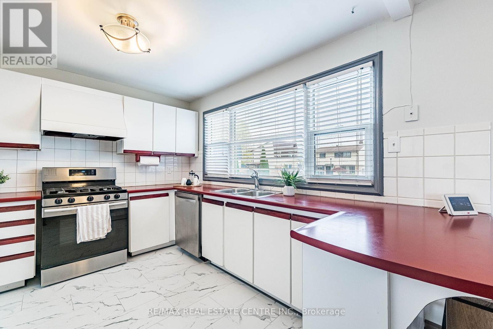 12 Homer Square, Brampton, Ontario  L6S 1X9 - Photo 7 - W13126372