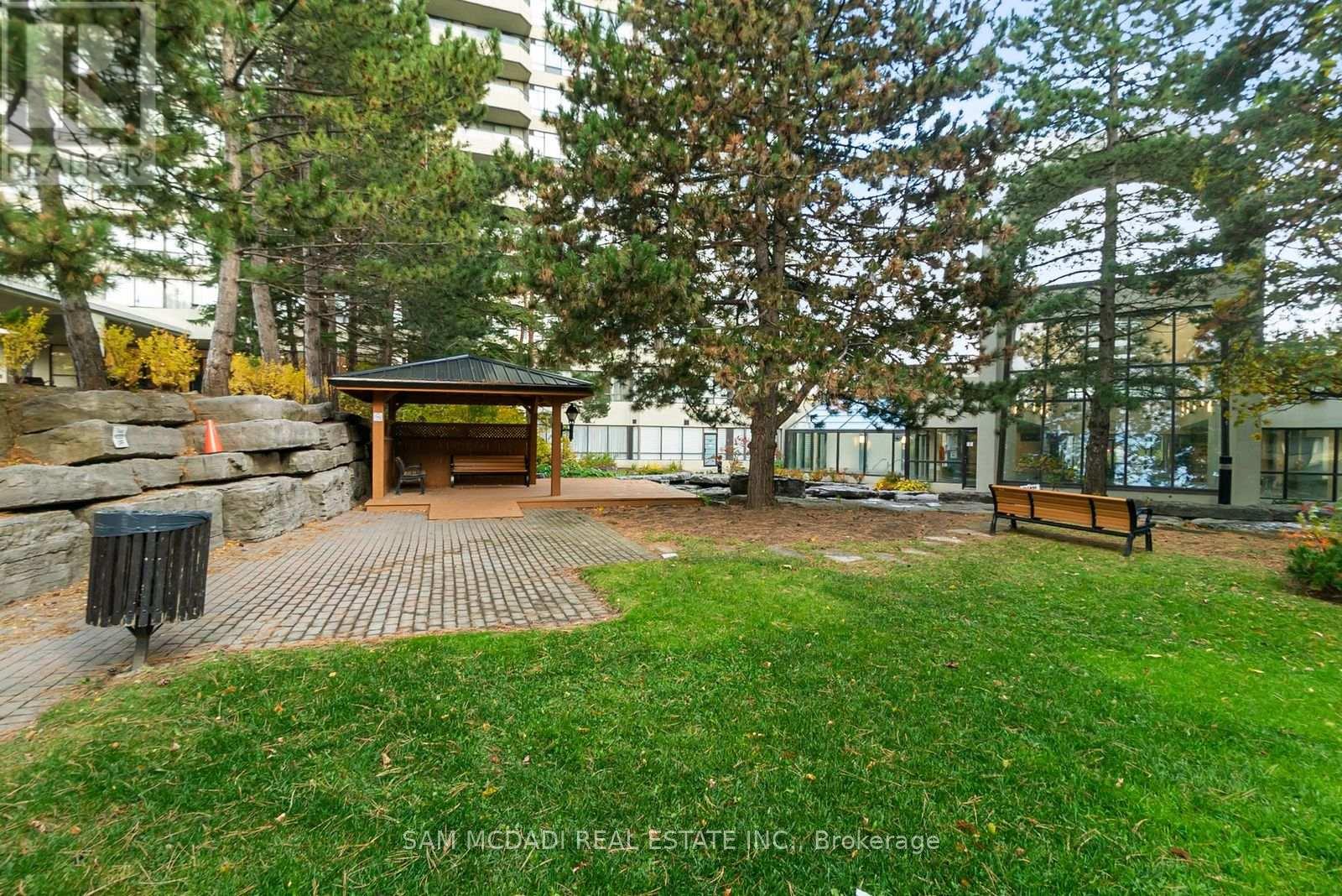 2205 - 24 Hanover Road, Brampton, Ontario  L6S 5K8 - Photo 16 - W12962724