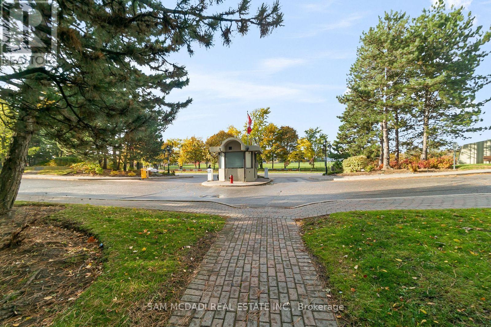 2205 - 24 Hanover Road, Brampton, Ontario  L6S 5K8 - Photo 15 - W12962724