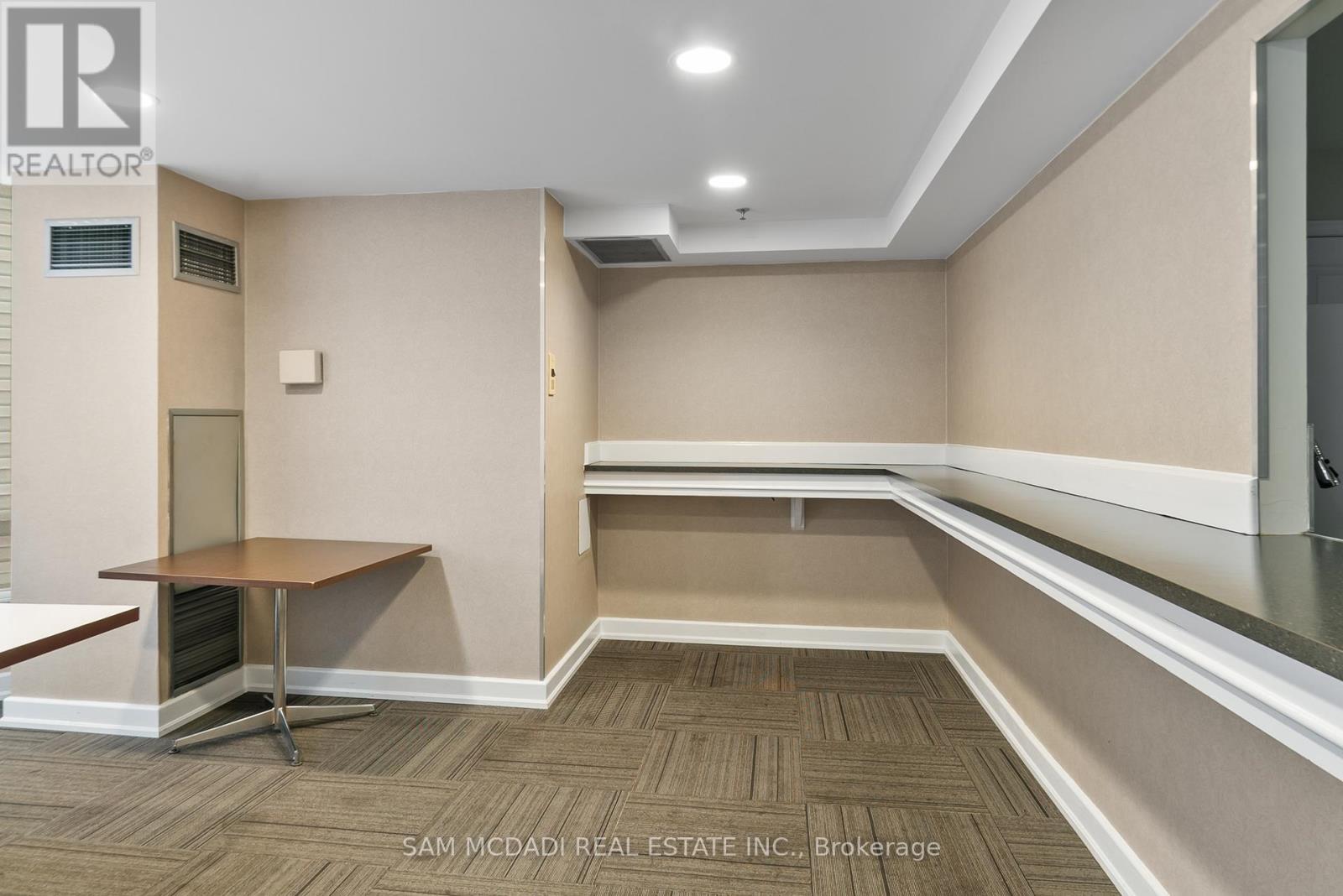 2205 - 24 Hanover Road, Brampton, Ontario  L6S 5K8 - Photo 22 - W12962724