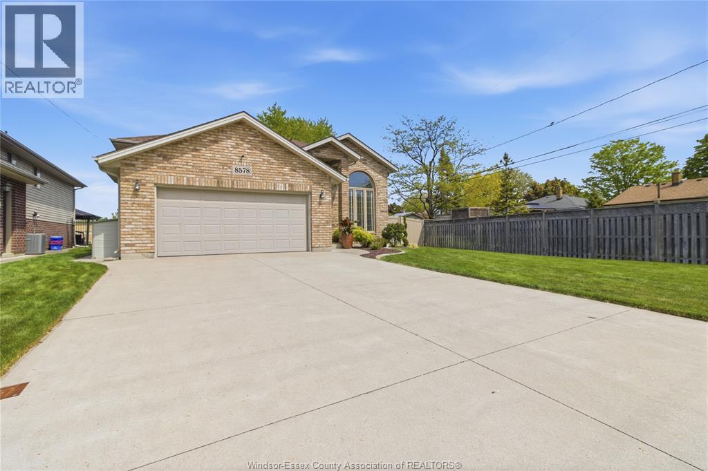 8578 Menard, Windsor, Ontario  N8S 4V4 - Photo 2 - 26011048