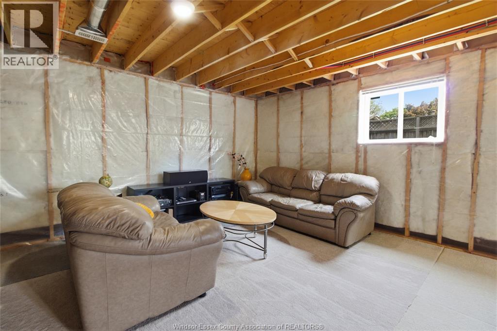 8578 Menard, Windsor, Ontario  N8S 4V4 - Photo 33 - 26011048
