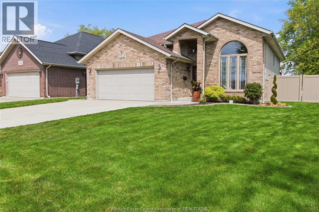 8578 MENARD, Windsor, Ontario