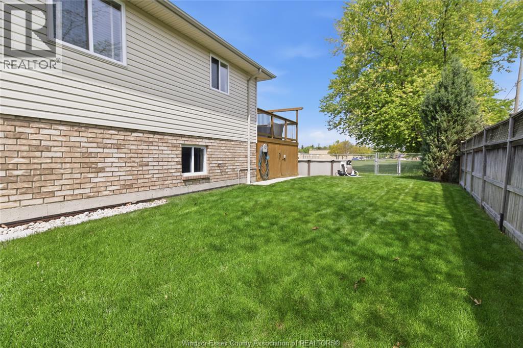 8578 Menard, Windsor, Ontario  N8S 4V4 - Photo 42 - 26011048
