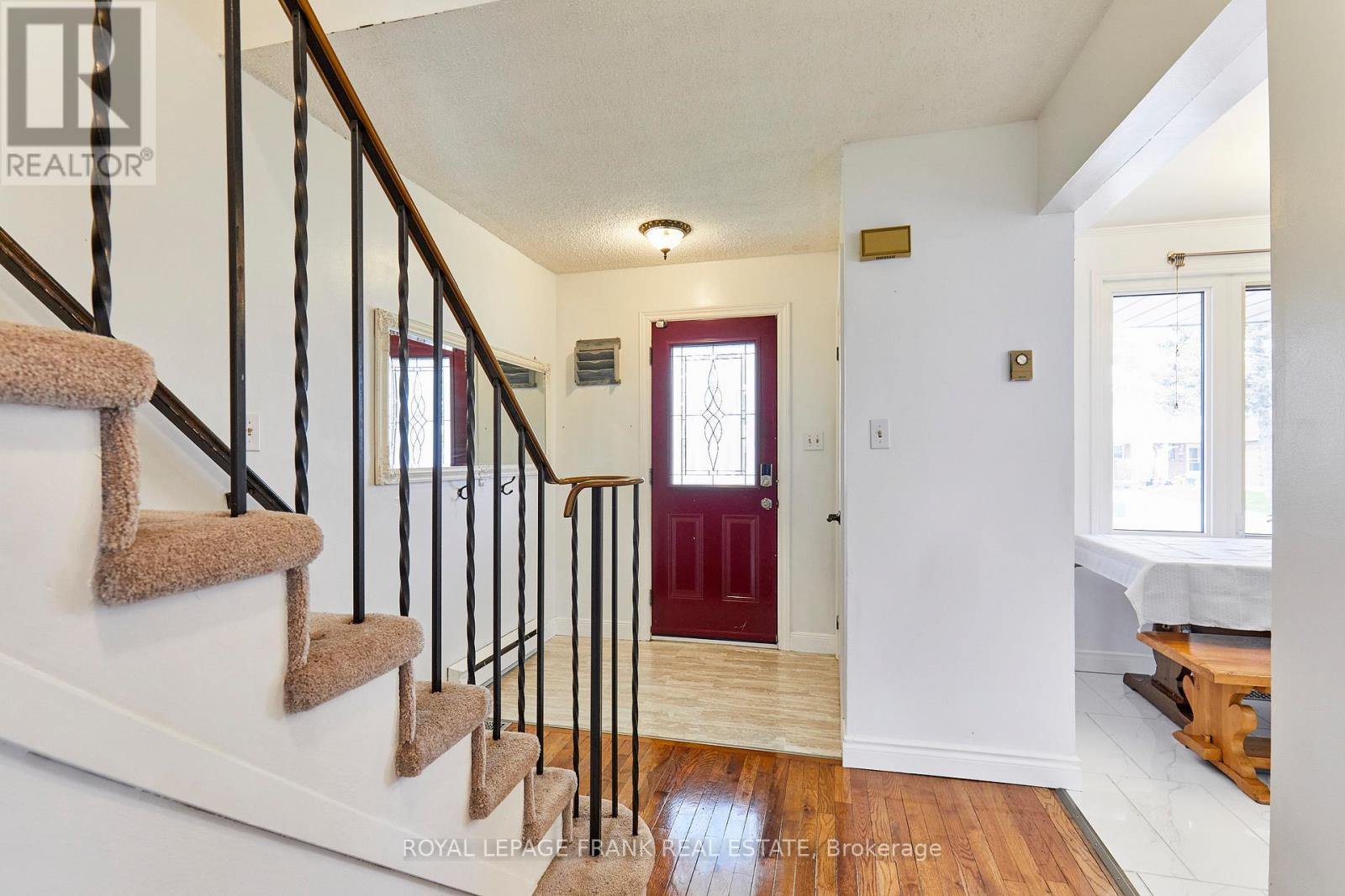 33 Overbank Drive, Oshawa, Ontario  L1J 7X9 - Photo 5 - E13126470