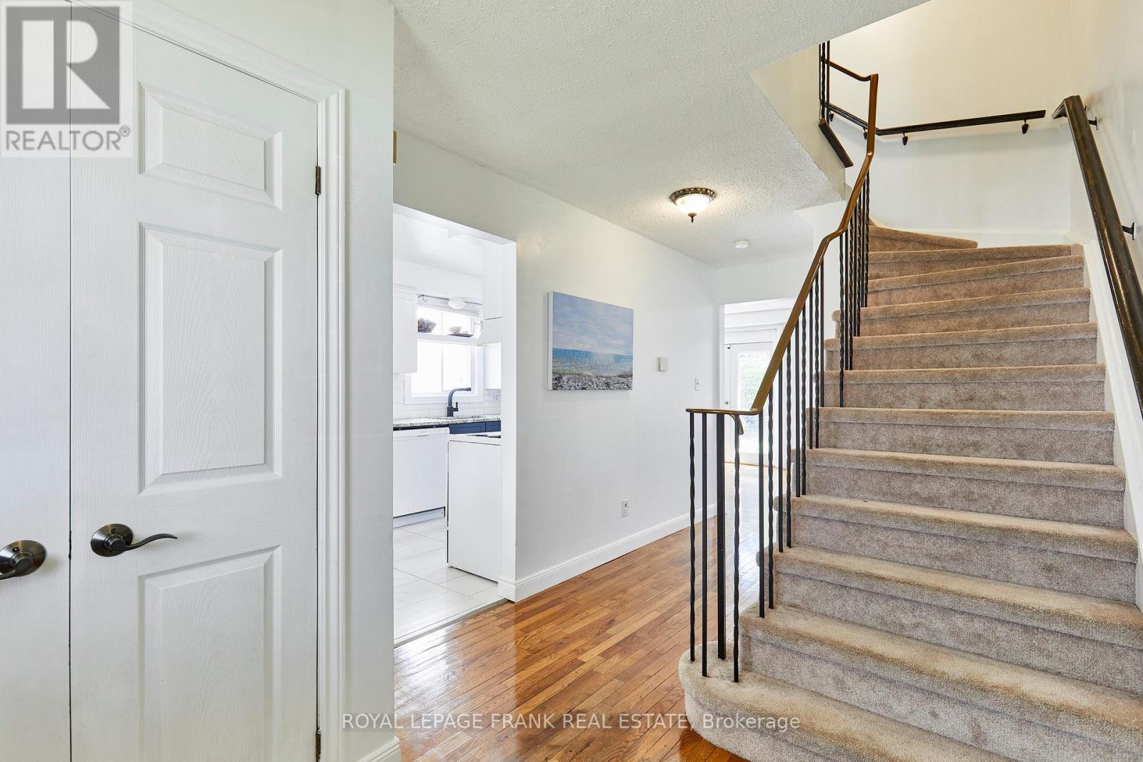 33 Overbank Drive, Oshawa, Ontario  L1J 7X9 - Photo 6 - E13126470