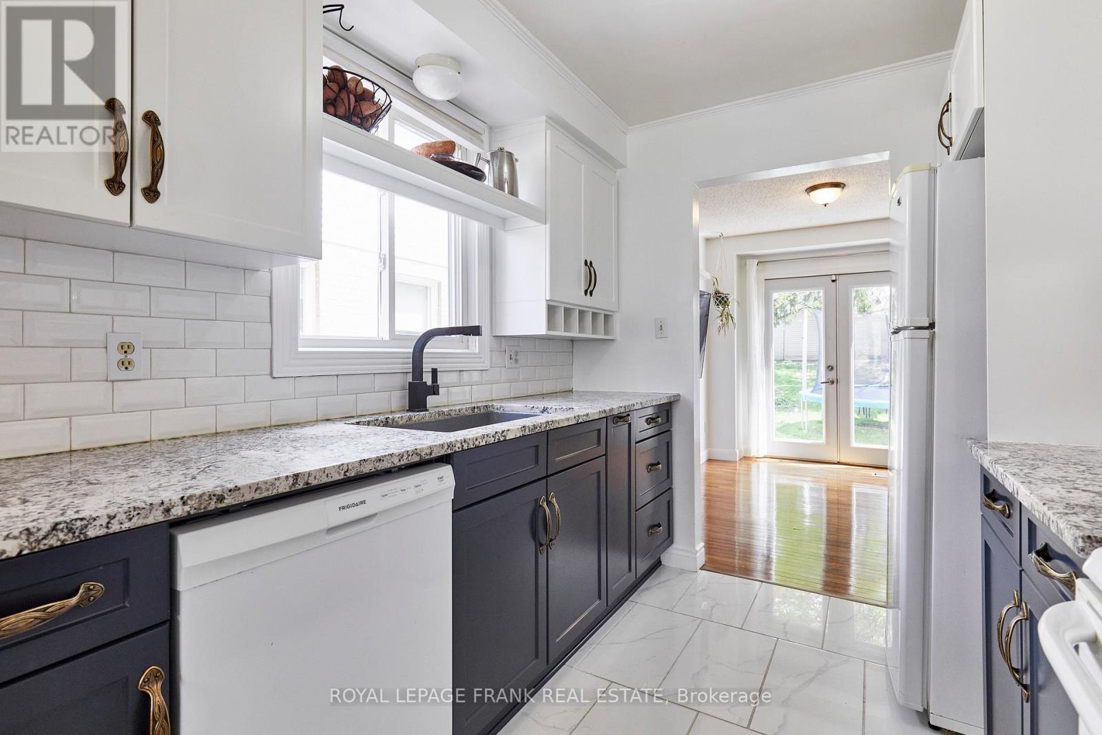 33 Overbank Drive, Oshawa, Ontario  L1J 7X9 - Photo 9 - E13126470
