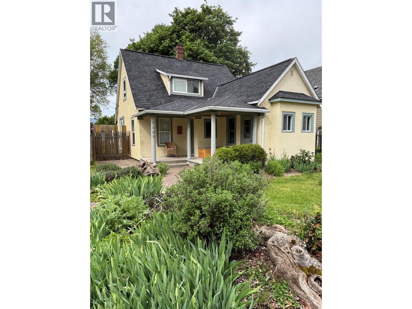 7489 9th Street, Grand Forks, British Columbia