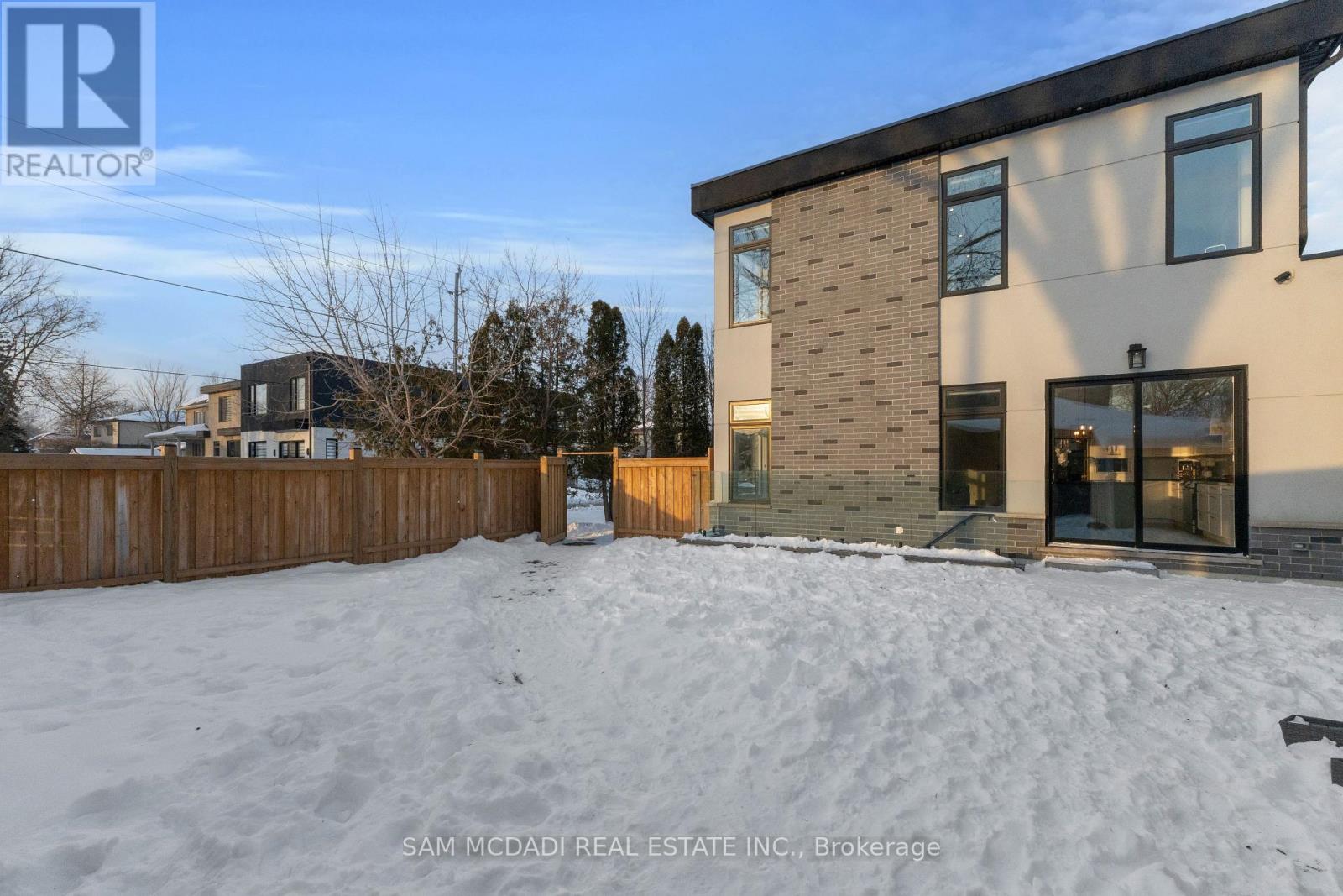 1050 Edgeleigh Avenue, Mississauga, Ontario  L5E 2G1 - Photo 37 - W12982230