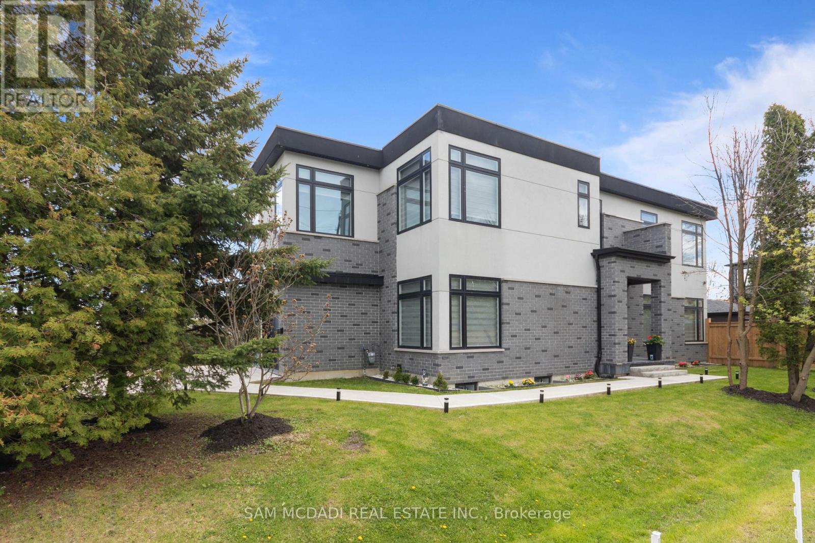1050 Edgeleigh Avenue, Mississauga, Ontario  L5E 2G1 - Photo 43 - W12982230
