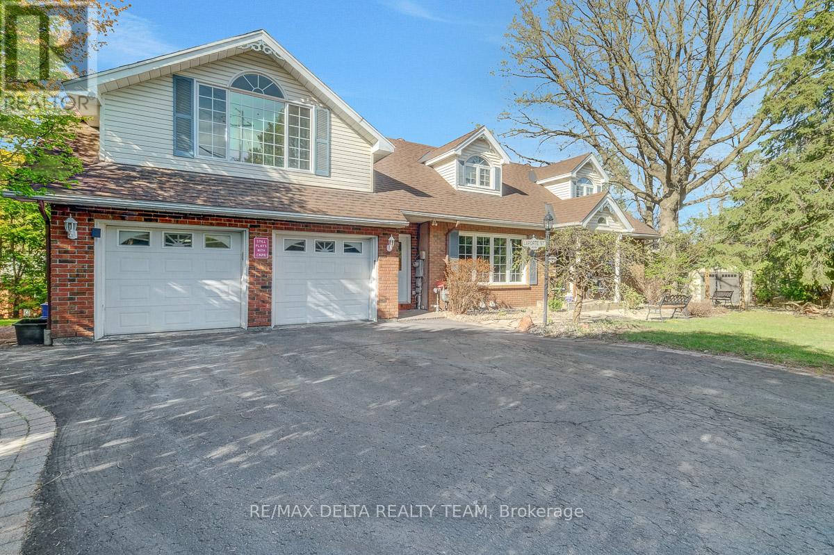 1079 Laporte Street, Ottawa, Ontario  K1J 7B3 - Photo 2 - X13126420