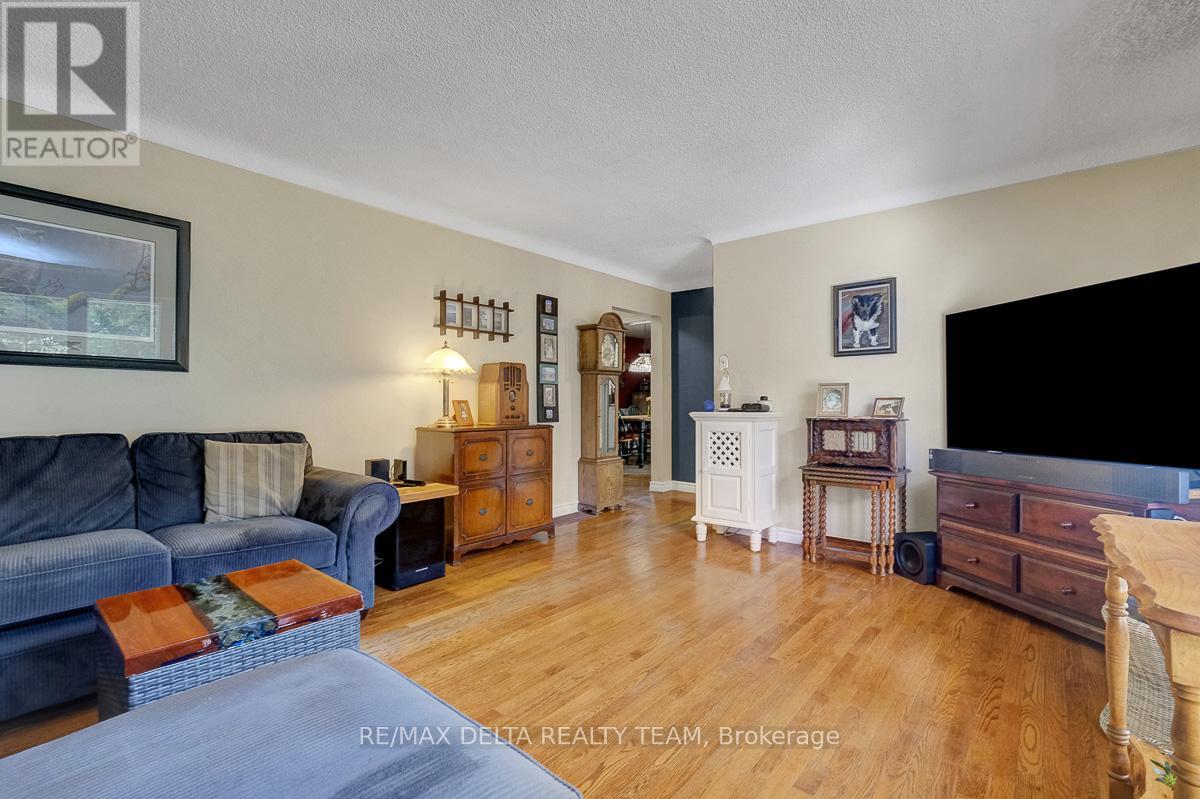 1079 Laporte Street, Ottawa, Ontario  K1J 7B3 - Photo 4 - X13126420