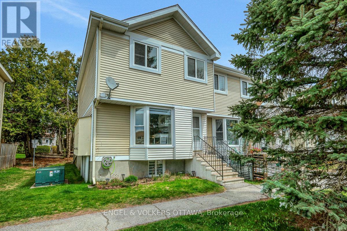 22 - 76 MCDERMOT COURT, Ottawa, Ontario