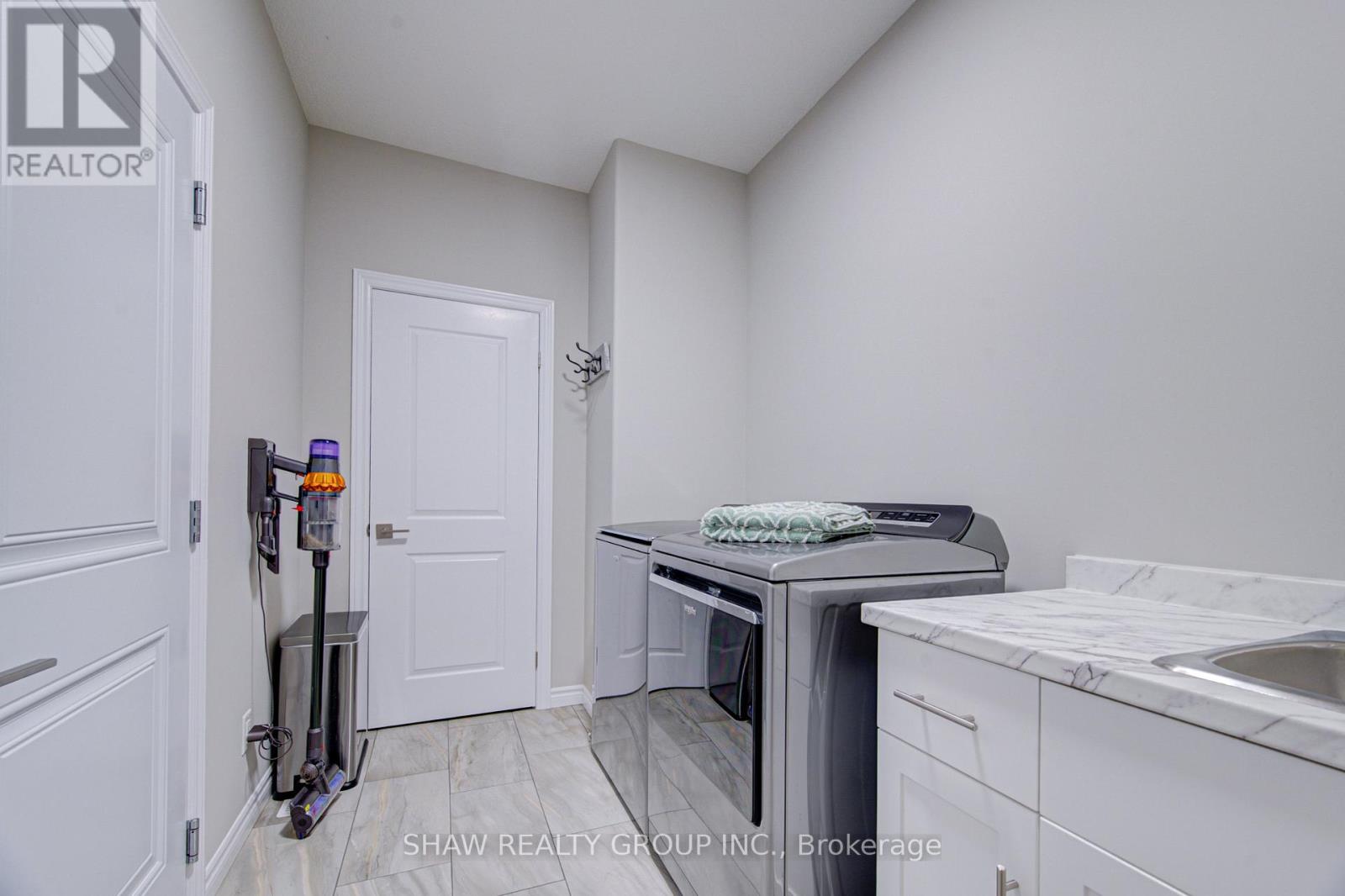 15 Matheson Crescent, East Zorra-Tavistock, Ontario  N0J 1M0 - Photo 9 - X13118052