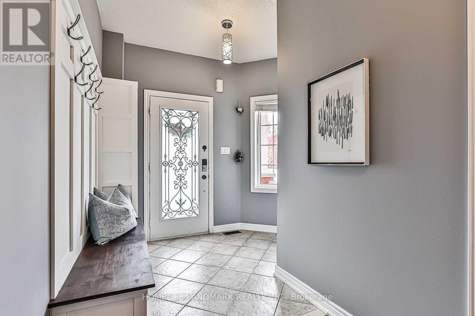 30 Ozner Crescent, Vaughan, Ontario  L4H 0E2 - Photo 3 - N13126516