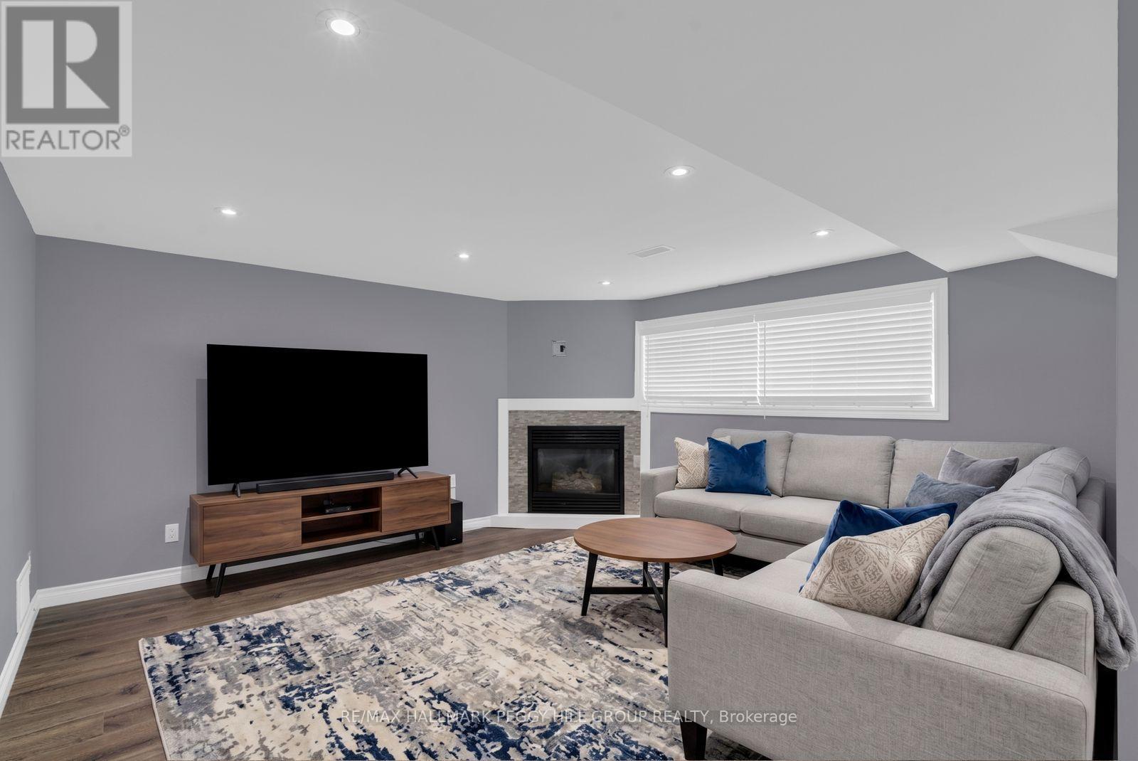 16 Glenview Avenue, Springwater (Elmvale), Ontario  L0L 1P0 - Photo 11 - S13126402
