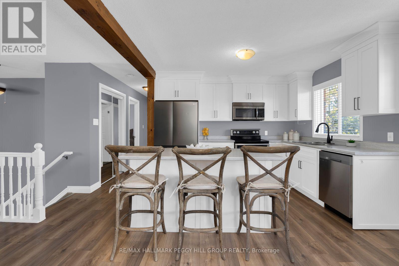 16 Glenview Avenue, Springwater (Elmvale), Ontario  L0L 1P0 - Photo 4 - S13126402