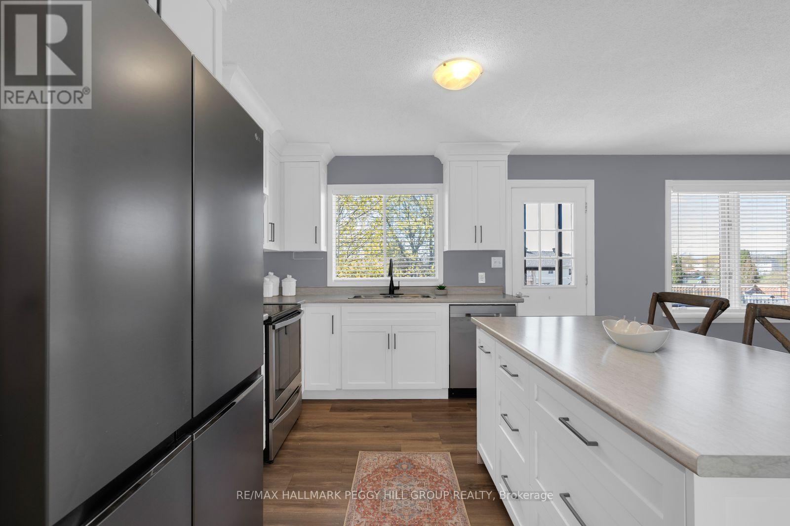 16 Glenview Avenue, Springwater (Elmvale), Ontario  L0L 1P0 - Photo 5 - S13126402
