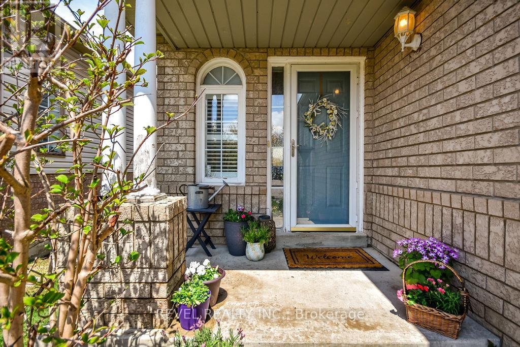 36 Athabaska Road, Barrie (Holly), Ontario  L4N 8E6 - Photo 2 - S13126448