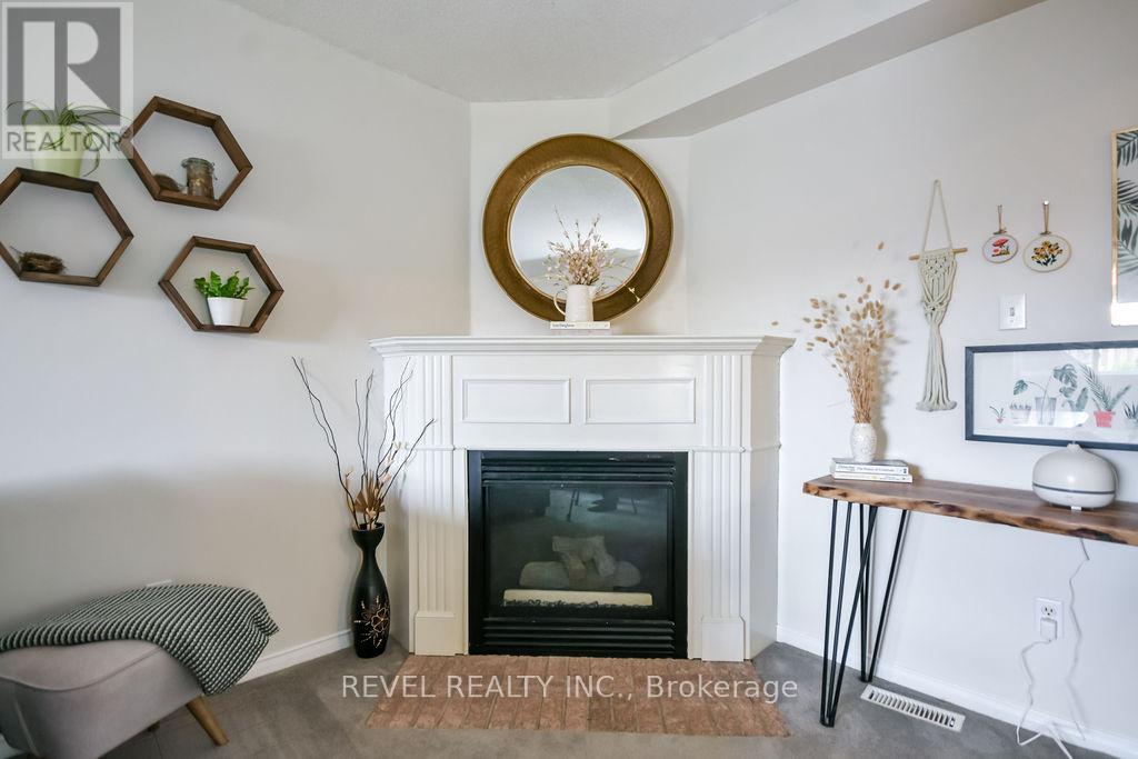 36 Athabaska Road, Barrie (Holly), Ontario  L4N 8E6 - Photo 4 - S13126448