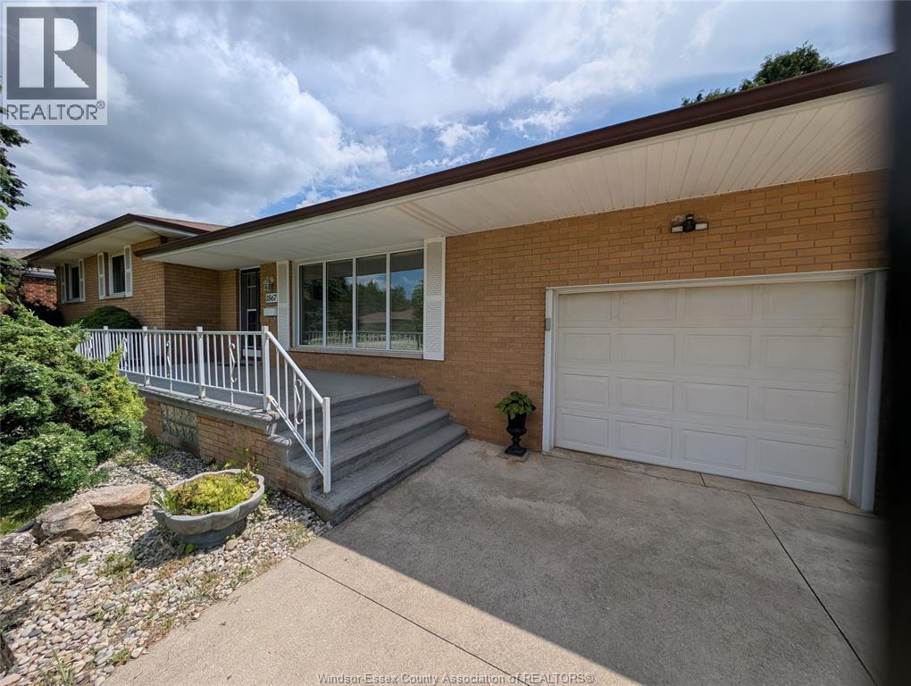 1867 Kent, Windsor, Ontario  N9E 3R4 - Photo 2 - 26011112