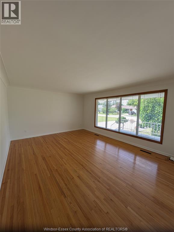 1867 Kent, Windsor, Ontario  N9E 3R4 - Photo 5 - 26011112