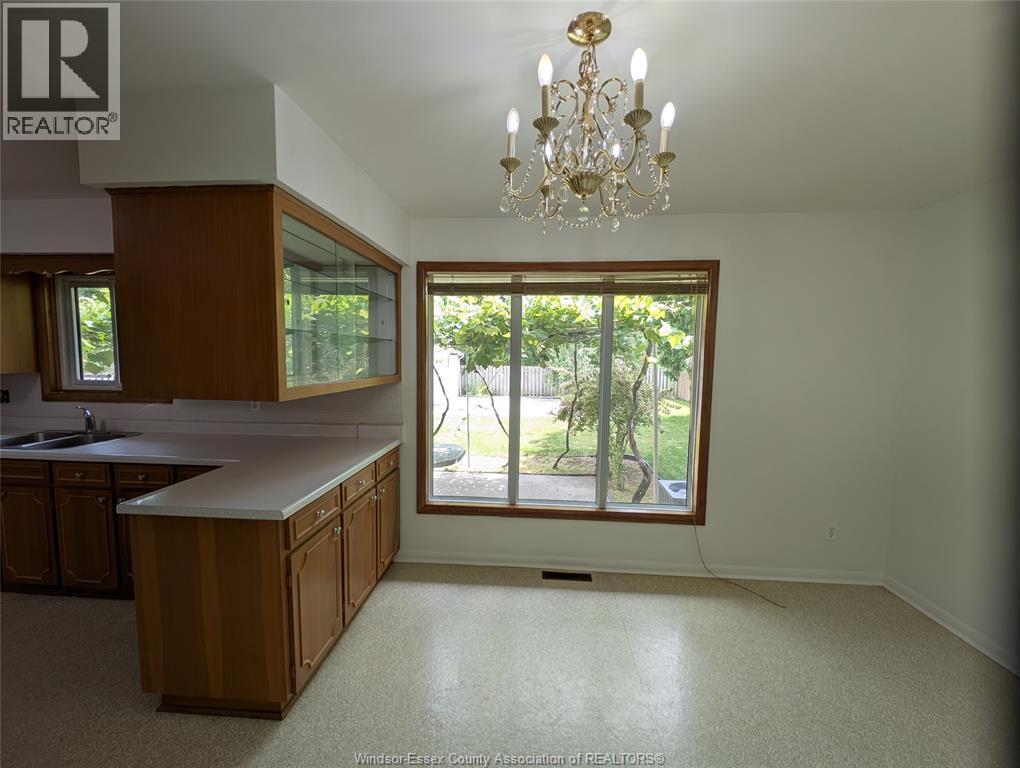 1867 Kent, Windsor, Ontario  N9E 3R4 - Photo 9 - 26011112