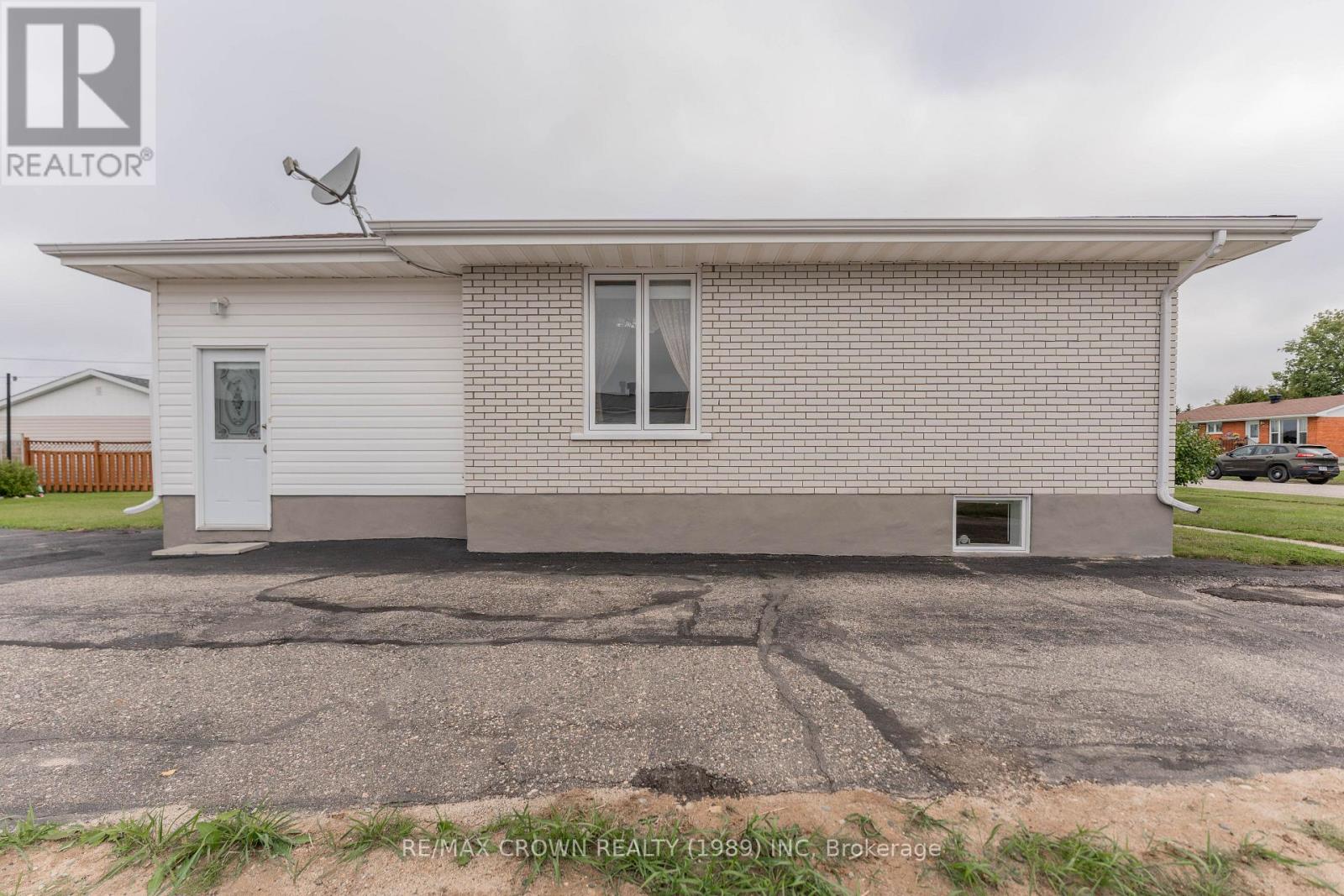 36 Art Street, Smooth Rock Falls, Ontario  P0L 2B0 - Photo 3 - T13126670