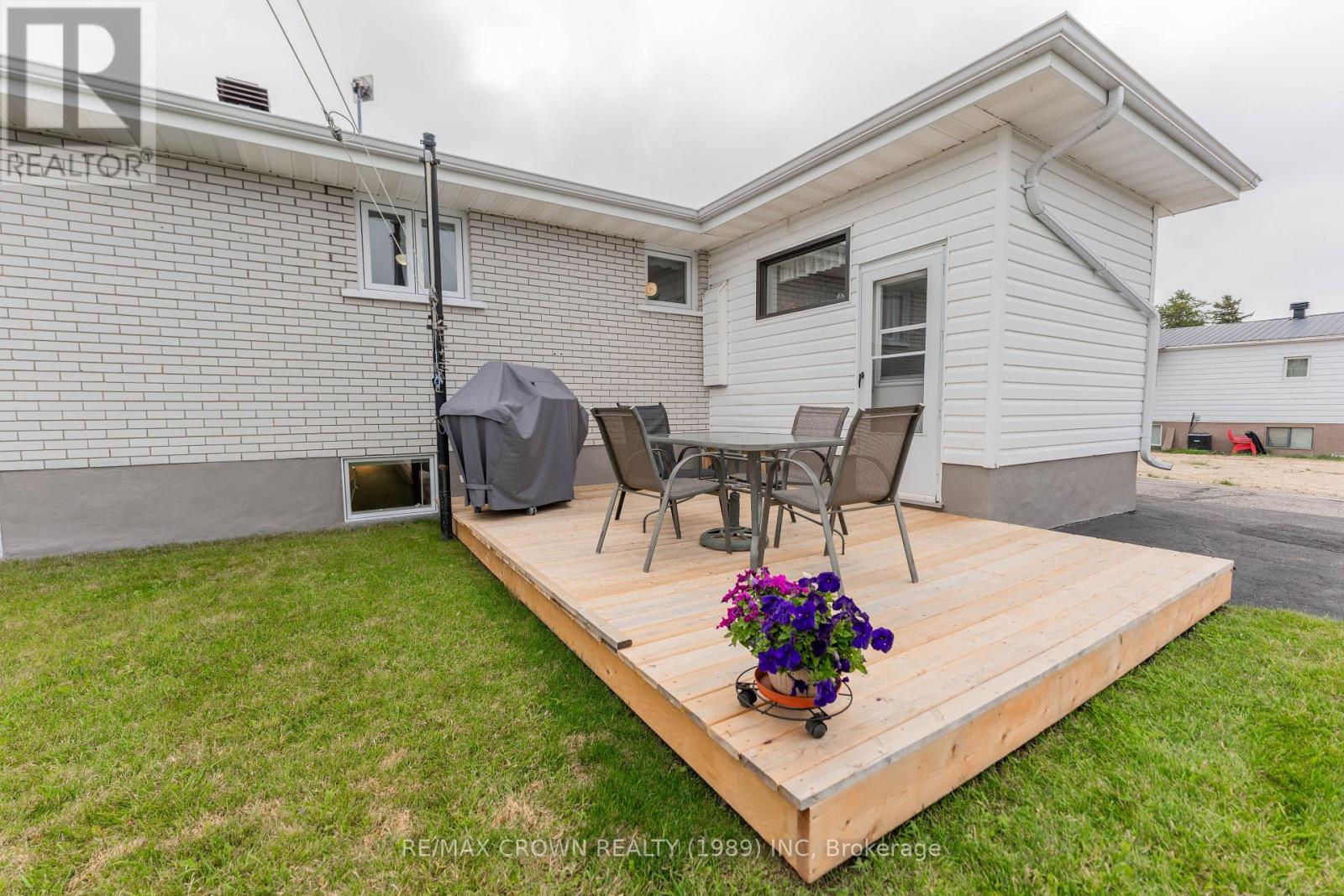 36 Art Street, Smooth Rock Falls, Ontario  P0L 2B0 - Photo 4 - T13126670