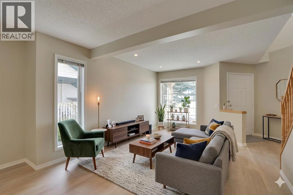 6 Somerset Close SW, Calgary, Alberta  T2Y 3C5 - Photo 3 - A2309238