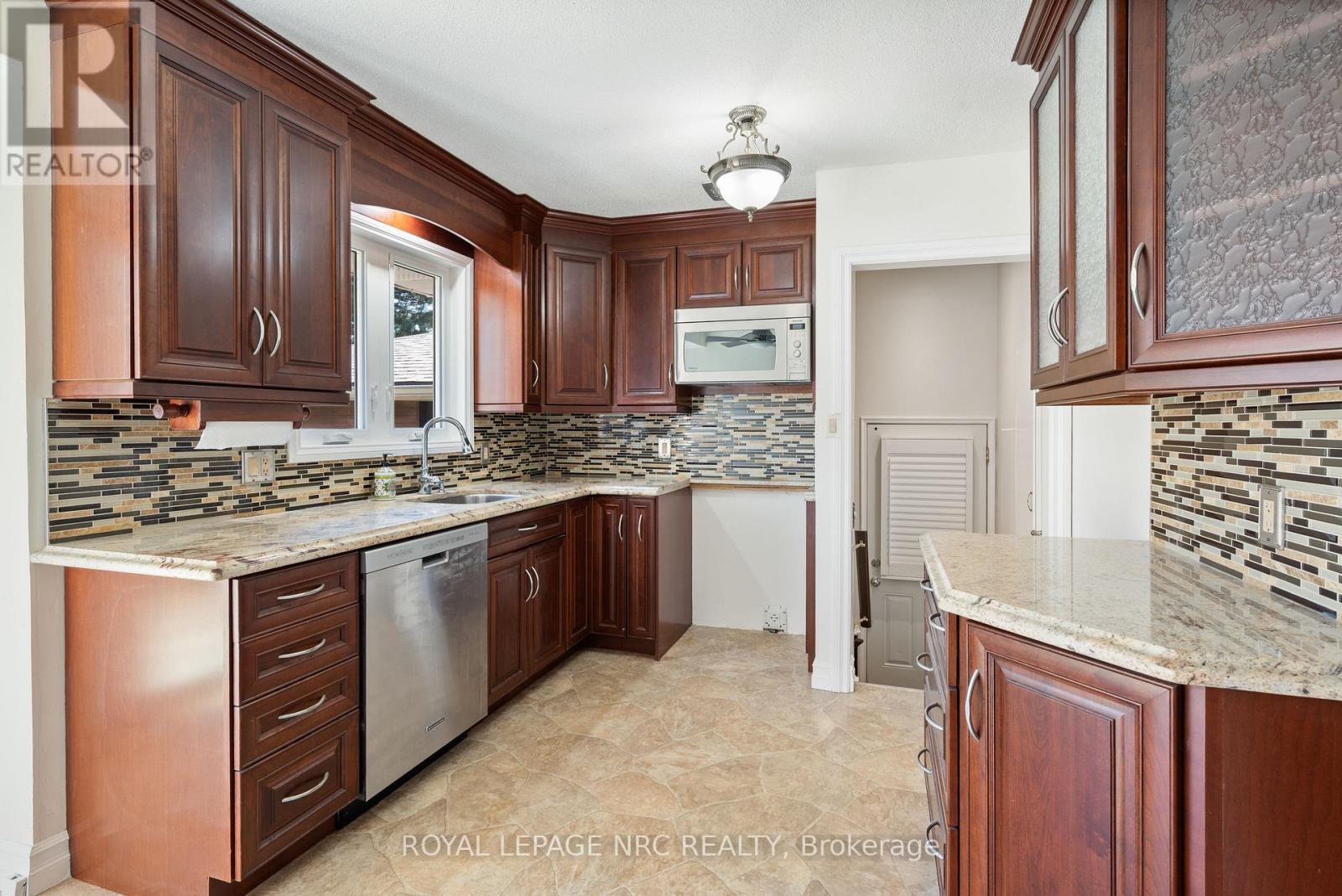 12 Glenview Avenue E, St. Catharines, Ontario  L2N 2Z6 - Photo 13 - X13126730