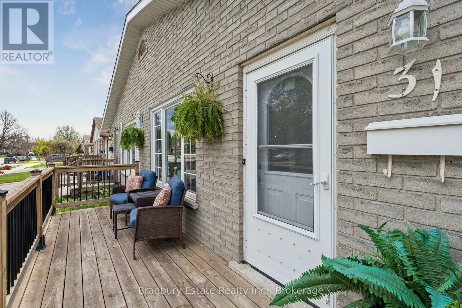 31 Mayfair Drive, Welland, Ontario  L3C 7A2 - Photo 2 - X13127020