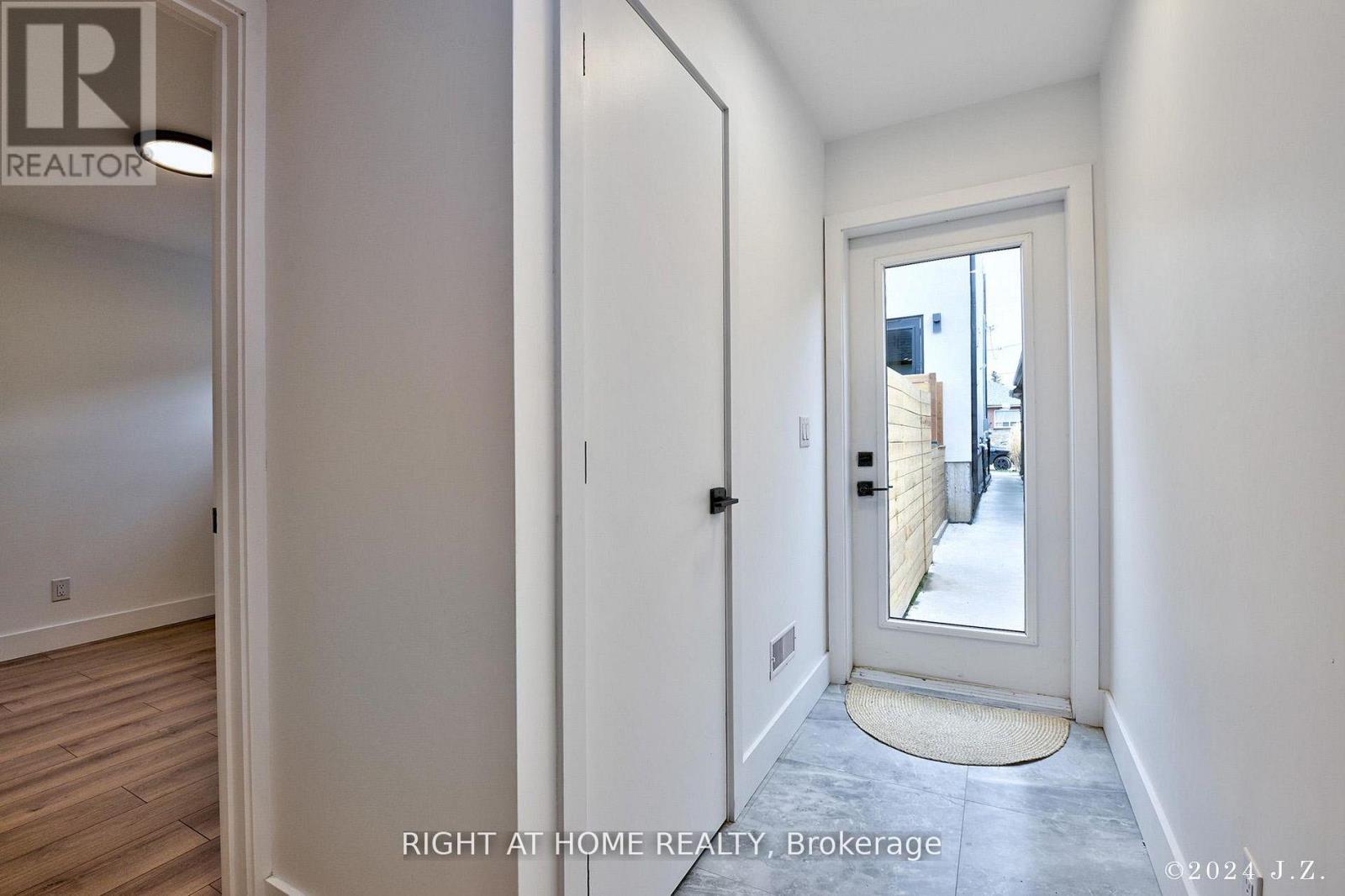 COACHHS - 50A LANARK AVENUE, Toronto, Ontario
