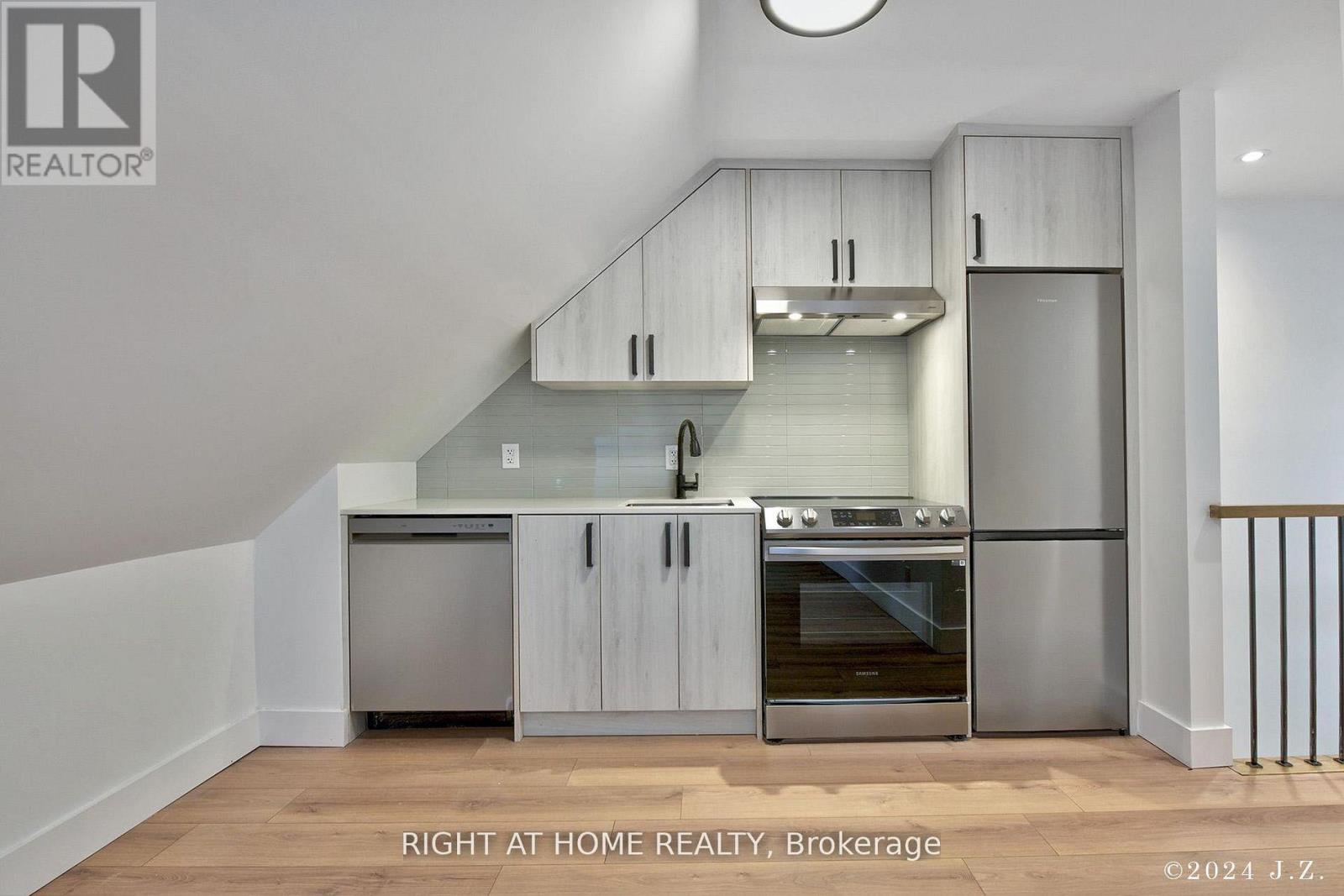 Coachhs - 50a Lanark Avenue, Toronto, Ontario  M6C 2B4 - Photo 6 - C12876446