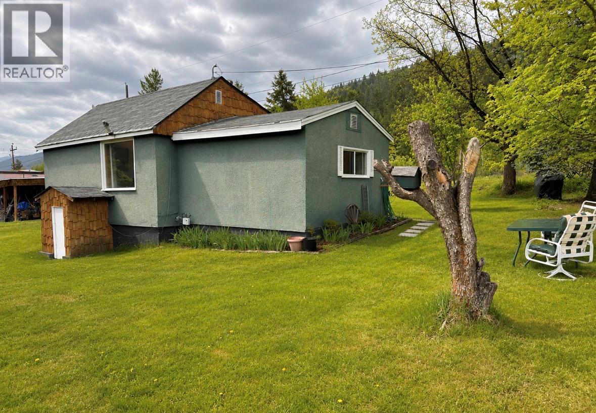 315 Everette Avenue, Greenwood, British Columbia  V0H 1J0 - Photo 3 - 10387147