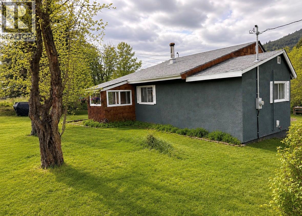 315 Everette Avenue, Greenwood, British Columbia  V0H 1J0 - Photo 2 - 10387147