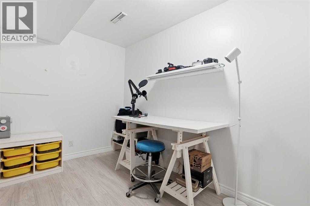 402 8a Street NE, Calgary, Alberta  T2E 4J3 - Photo 21 - A2306754