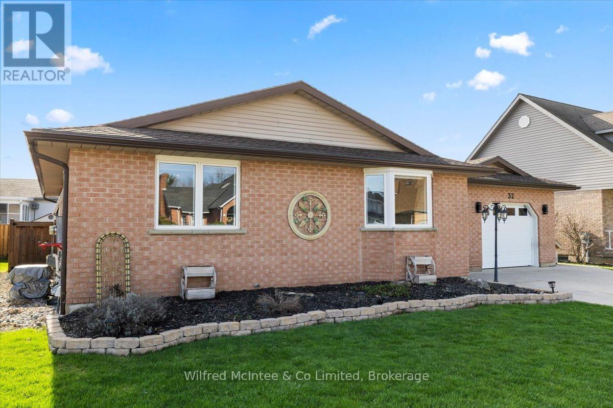 32 WEST RIVER ROAD, Brockton, Ontario