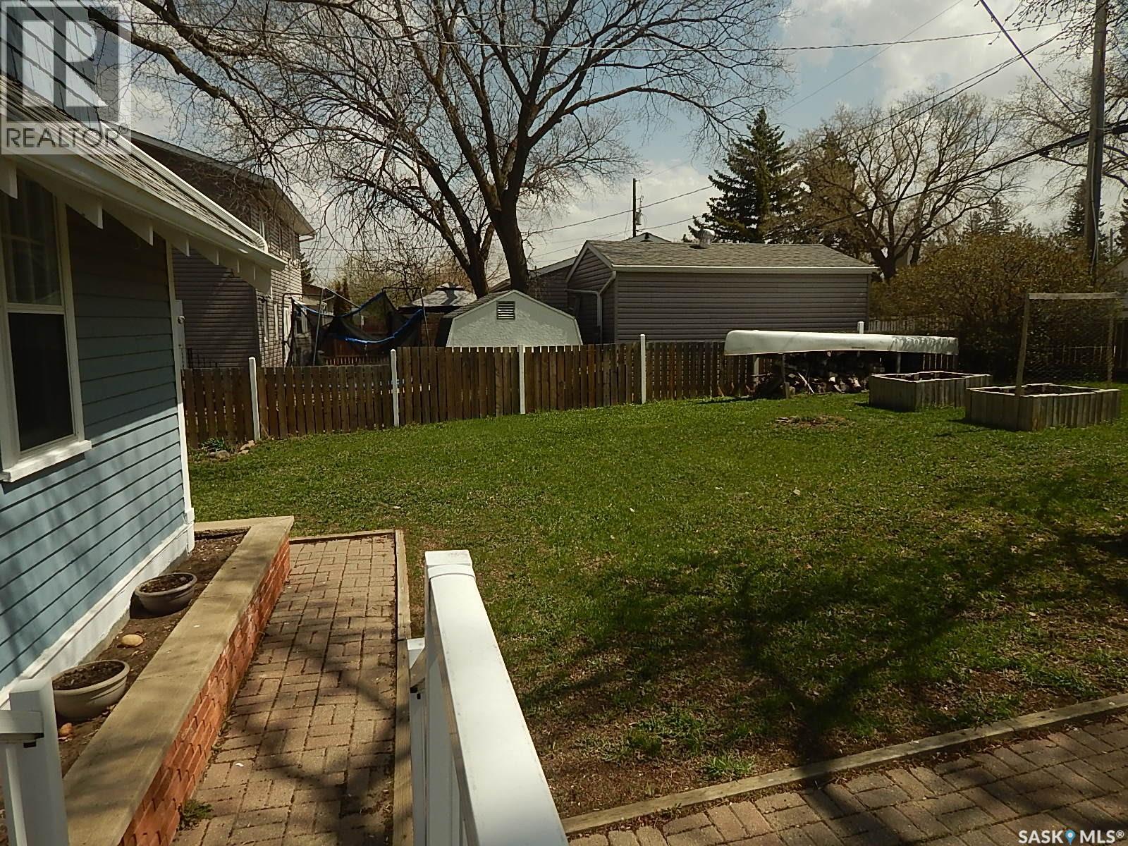 300 4th Avenue E, Assiniboia, Saskatchewan  S0H 0B0 - Photo 12 - SK035834