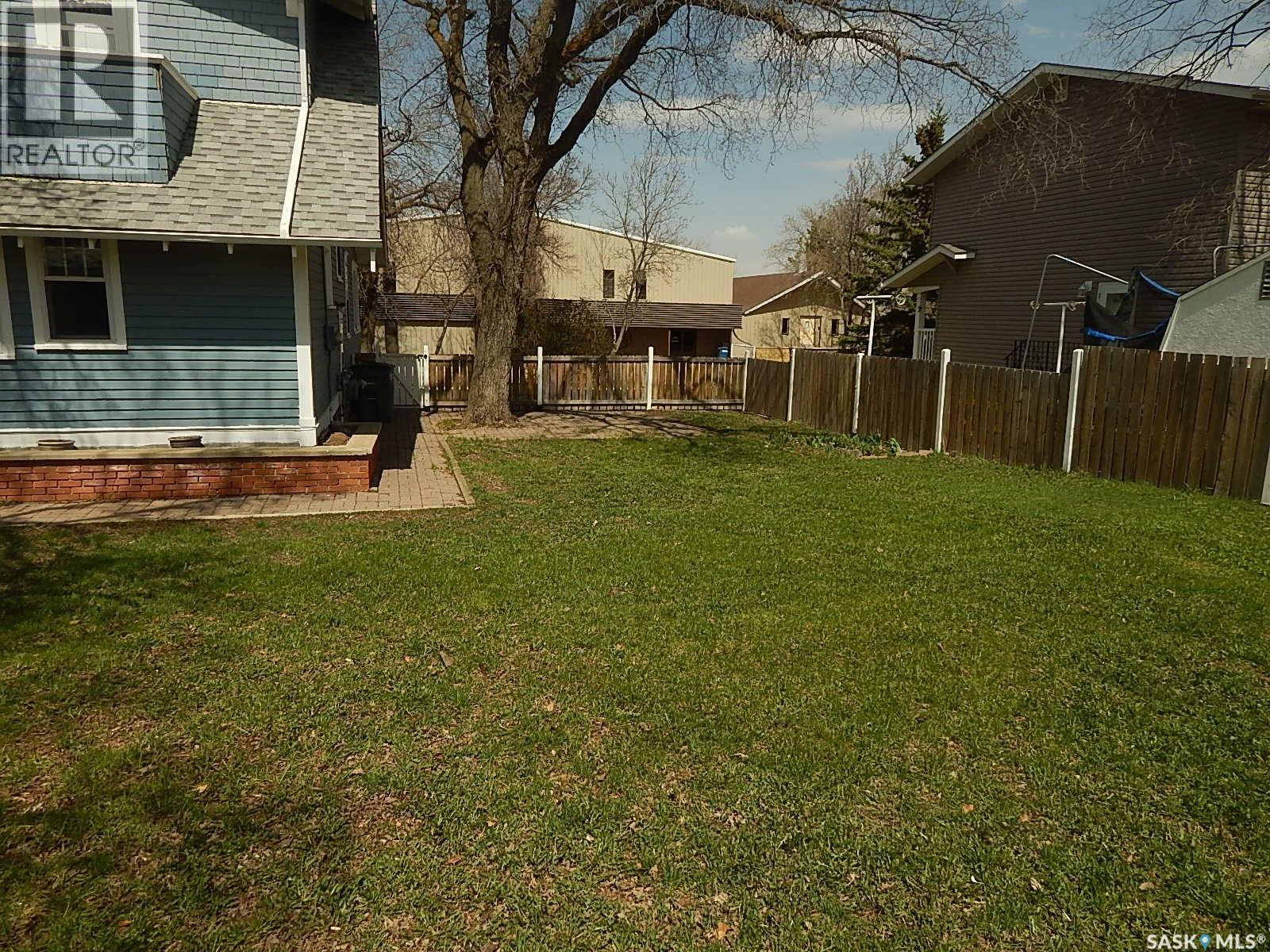 300 4th Avenue E, Assiniboia, Saskatchewan  S0H 0B0 - Photo 13 - SK035834
