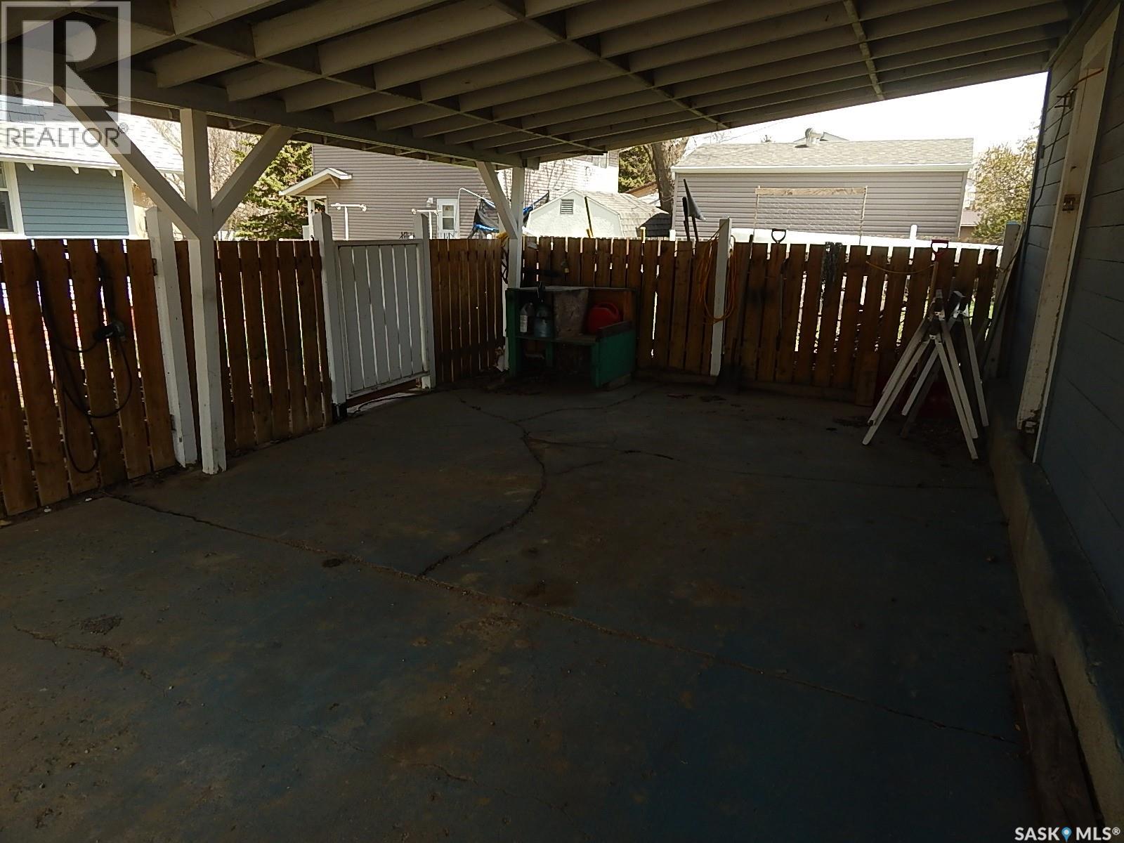 300 4th Avenue E, Assiniboia, Saskatchewan  S0H 0B0 - Photo 14 - SK035834